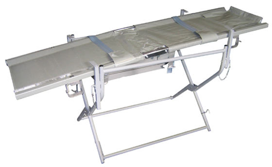 Lagerungsbock für Krankentrage, verzinkt, max. Belastbarkeit 160 kg. Einschließlich Transportbox, als Tischplatte bis max. 25 kg