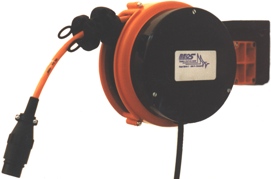 Automatik-Leitungsaufroller BEOS SFB 150, Auszug 4m Leitung FX 30 mit BEOS 3-Stift-Stecker